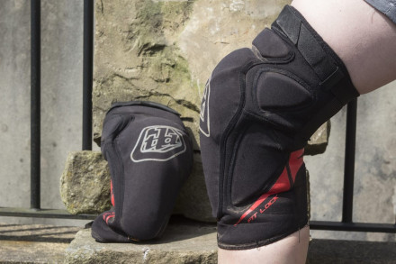 Вело наколенники TLD Raid Knee Guard [Black]