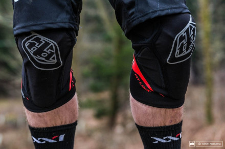 Вело наколенники TLD Raid Knee Guard [Black]