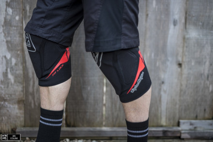 Вело наколенники TLD Raid Knee Guard [Black]